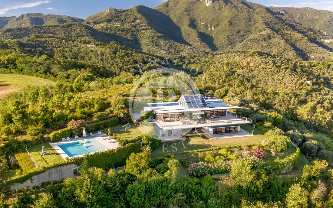 Villa in Camaiore, Tuscany, Italy 1 - 13479427