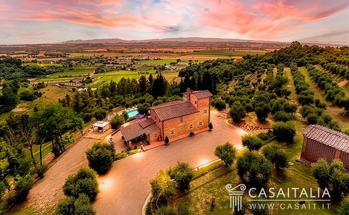 Villa in Forcoli, Tuscany, Italy 1