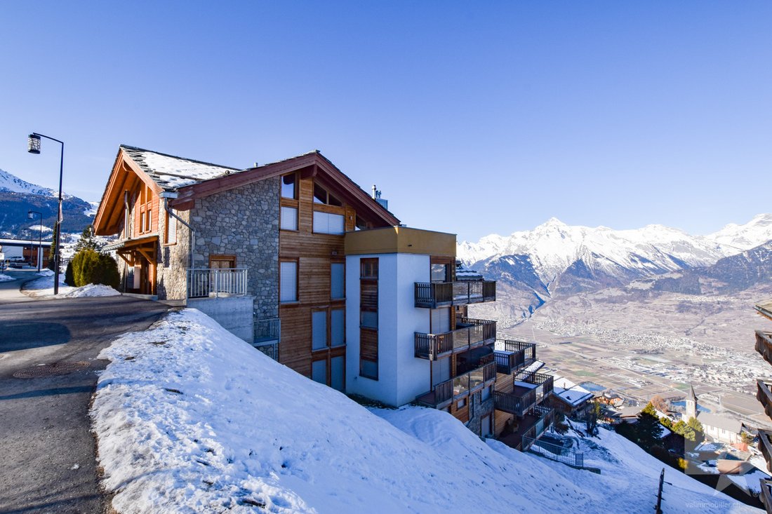 Splendid High Standing Apartment