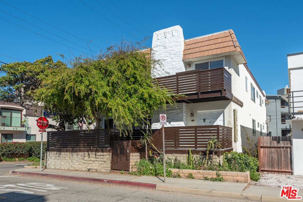 Marina del Rey, California, United States 4 - 16738112