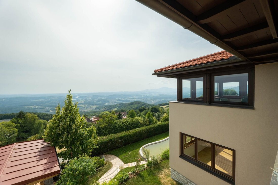 Italienischer Flair Am Kulm – ästhetisches Eck Toskana Haus Mit Unverbaubarer Fernsicht In Absoluter