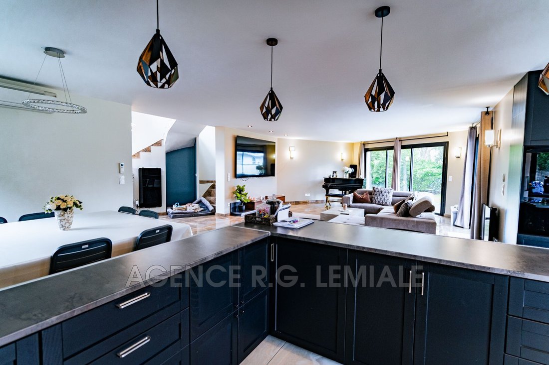 Villa in Forêt, Saint-Germain-en-Laye, France 4 - 17097332