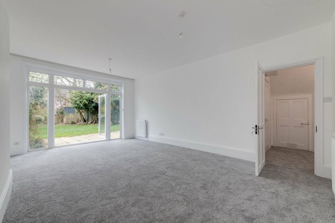 House in Holly Village, Haringey, England 5 - 16917025