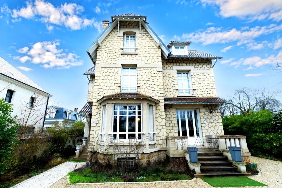 Villa in Chateau, Maisons-Laffitte, France 2 - 17097322