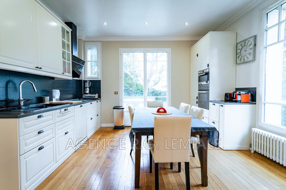 Villa in Chateau, Maisons-Laffitte, France 3 - 17097322
