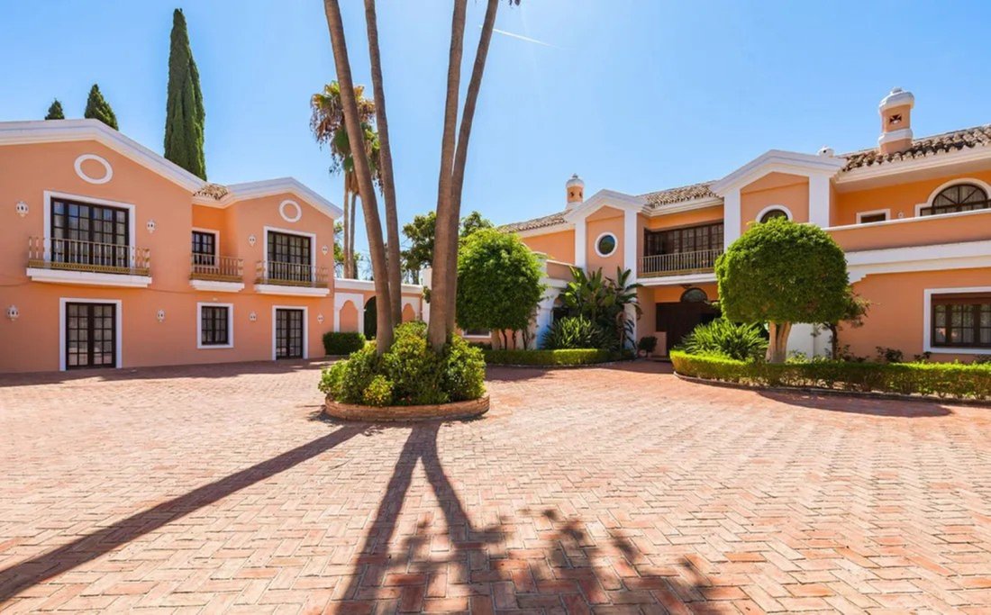 Villa in Marbella, Andalusia, Spain 1 - 17098431