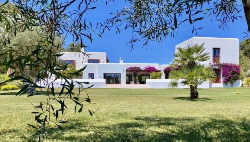 Villa in Santa Eulalia de Roncana, Catalonia, Spain 2 - 17126779