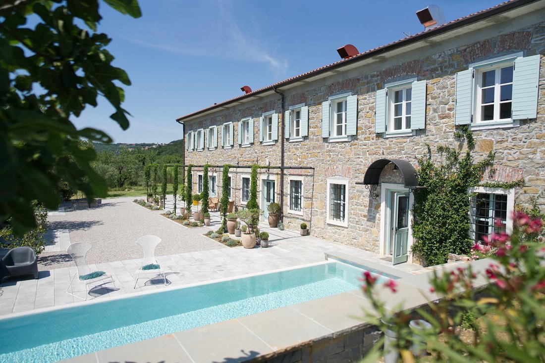 Villa in Osp, Koper, Slovenia 1 - 17098698