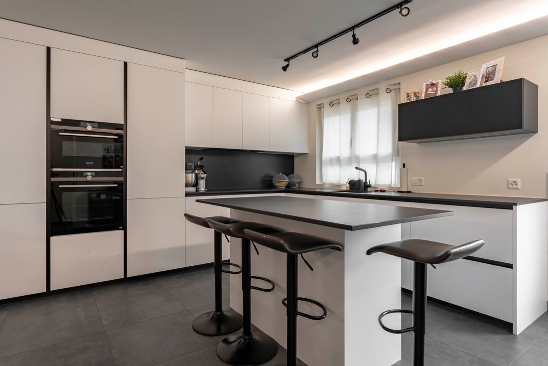 A Refined Contiguous Family Home Offering Space, Comfort And A Privileged Living Environment