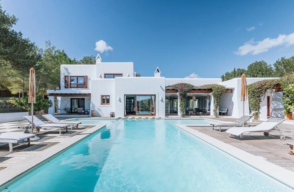 Villa in Santa Eulalia de Roncana, Catalonia, Spain 1 - 17126779