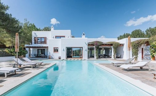 Villa in Santa Eulalia de Roncana, Catalonia, Spain 1