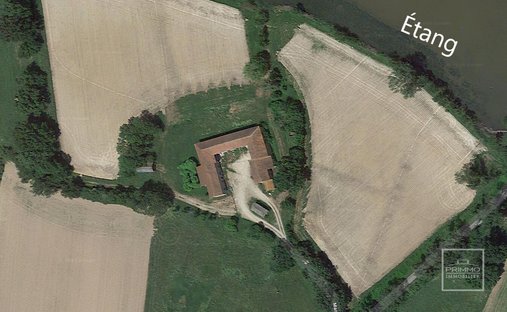 Estate in Lapeyrouse, Auvergne-Rhône-Alpes, France 1