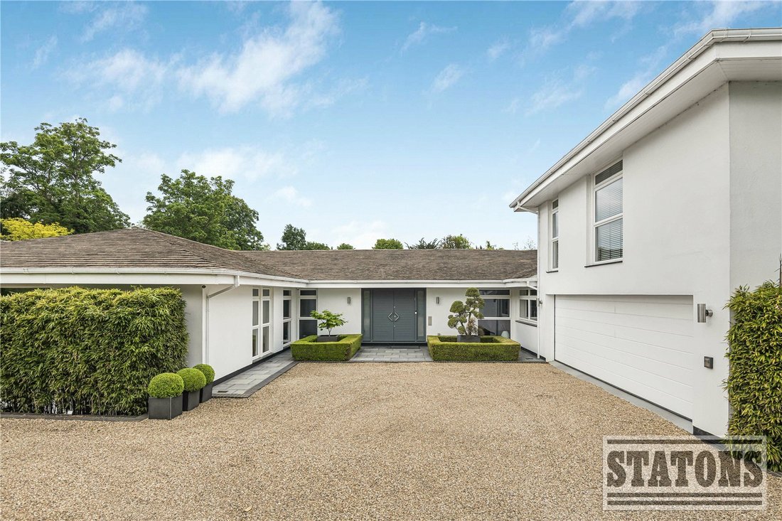 House in Barnet, England 2 - 17131322