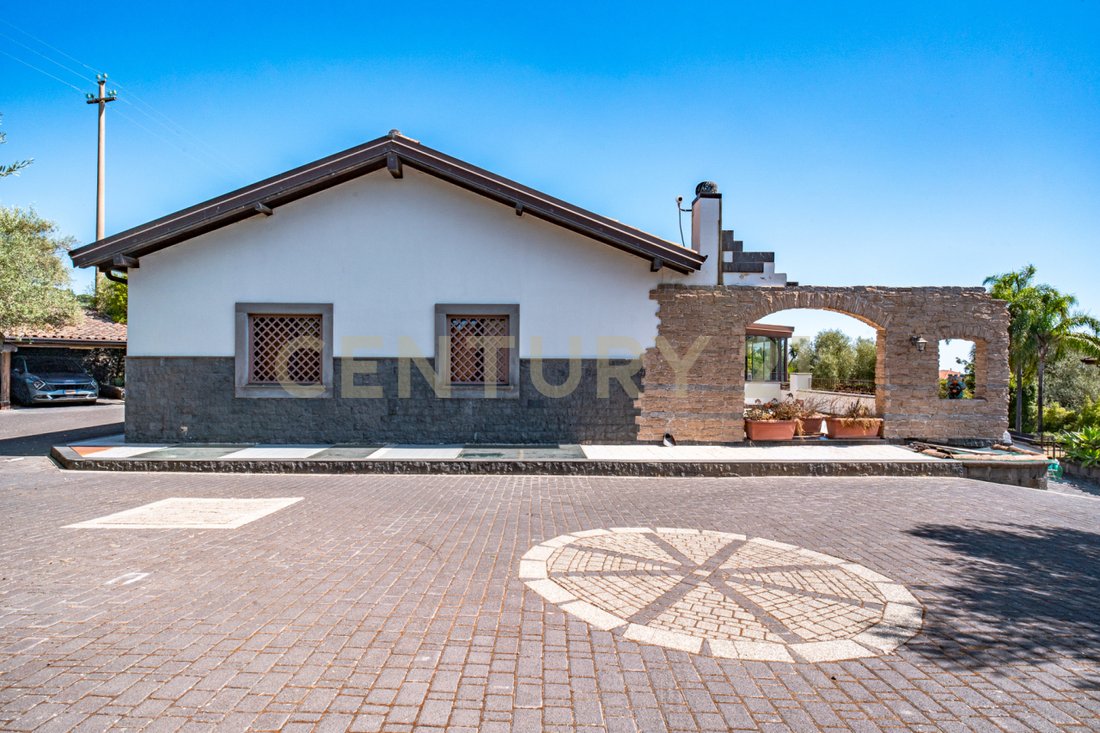 Villa in San Giovanni La Punta, Sicily, Italy 1 - 16915098