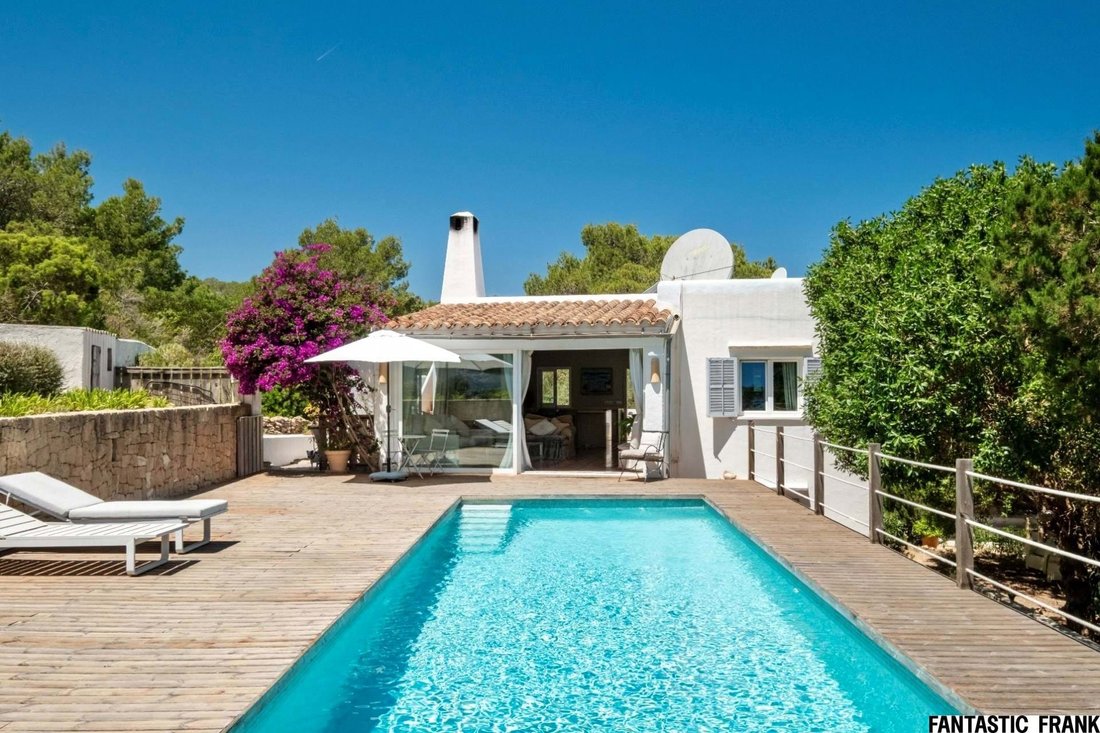 Villa in Cala Mastella, Santa Eularia des Riu, Balearic Islands 2 - 16661029