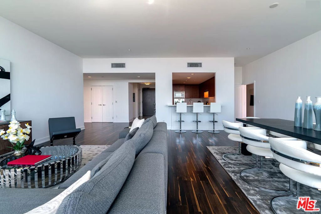 Condominium In Los Angeles In Los Angeles, California, United States ...