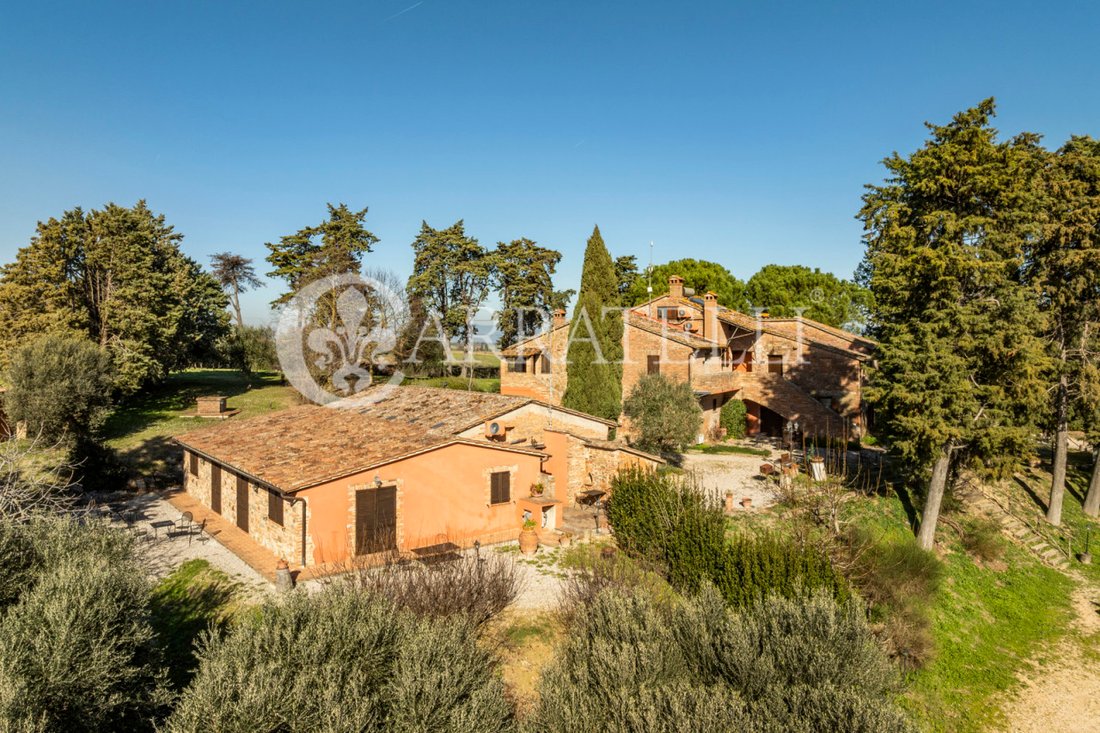 Country House in Castiglione del Lago, Umbria, Italy 2 - 13847596