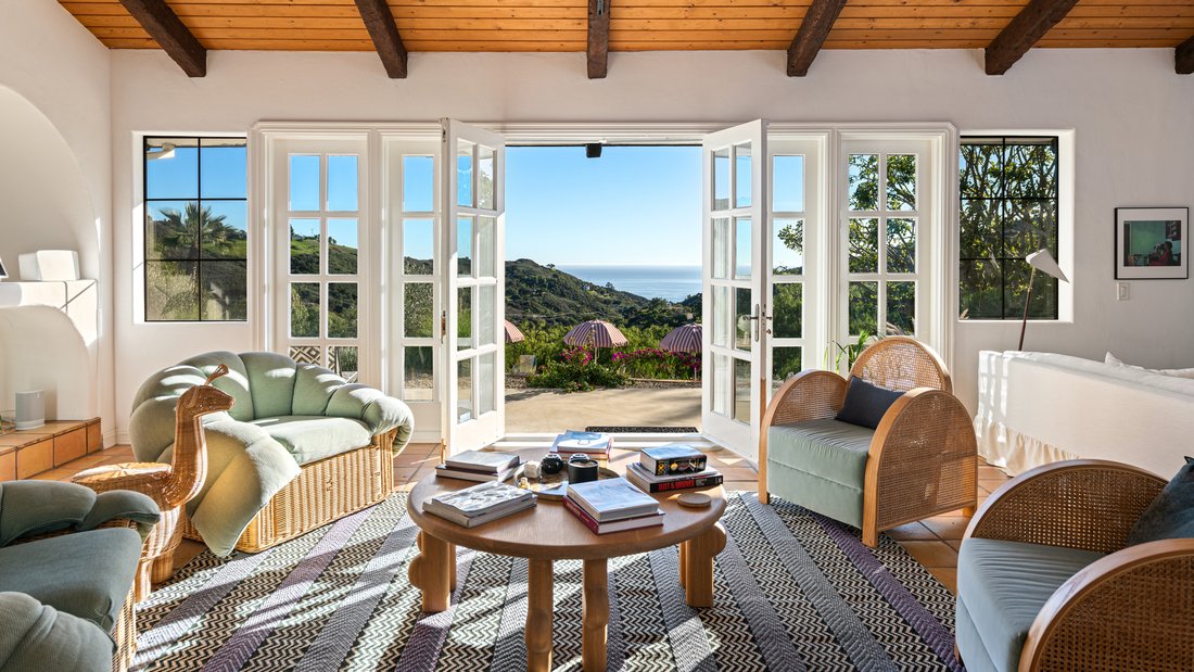 Malibu, California, United States 5 - 16953988