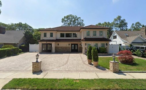House in Merrick, New York, United States 1