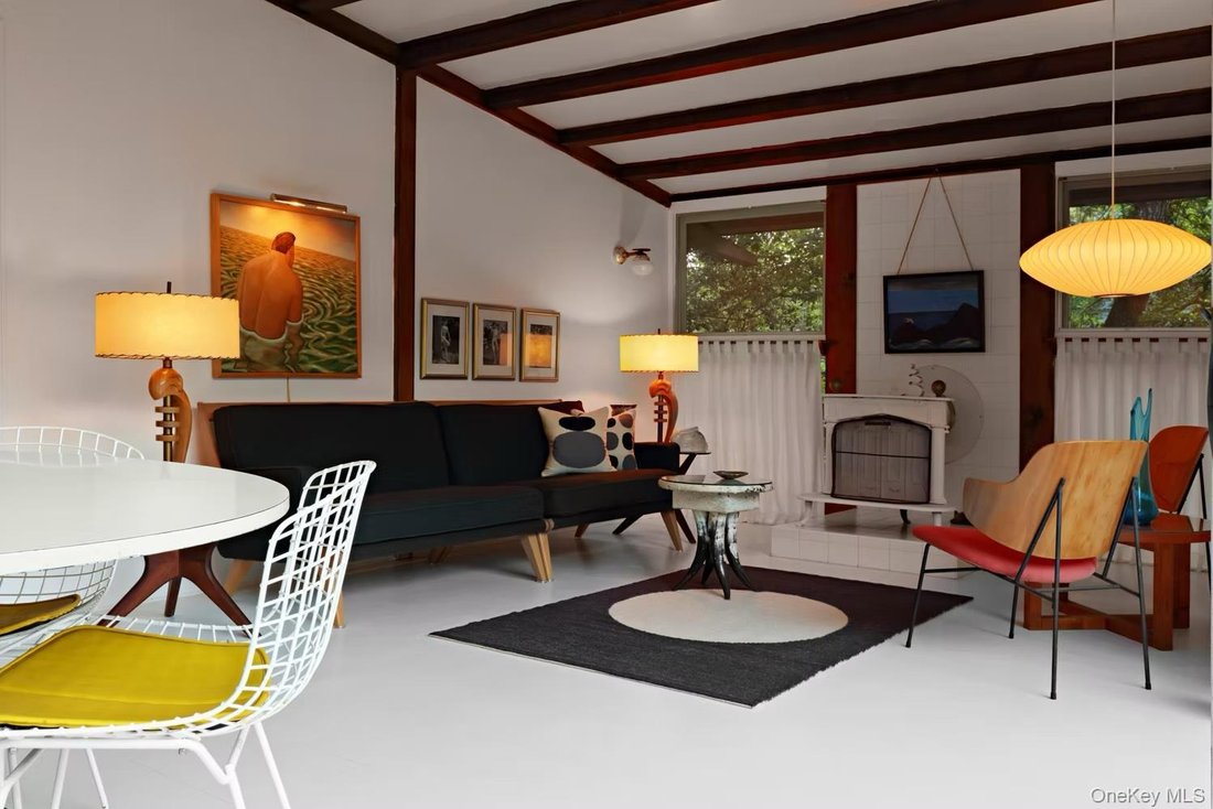 House in Yaphank, New York, United States 5 - 17070076