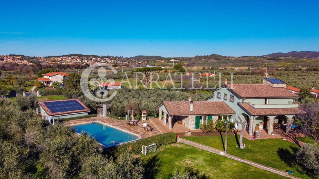 Villa in San Vincenzo, Tuscany, Italy 3 - 11355163