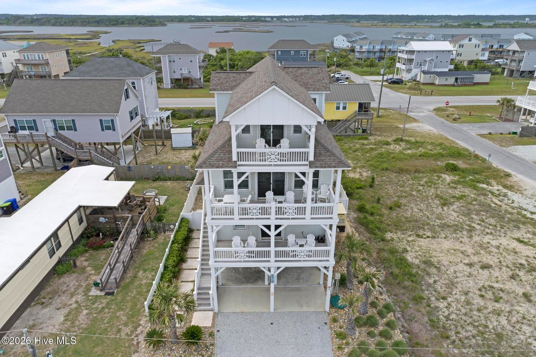 House in North Topsail Beach, North Carolina, United States 1 - 17127048
