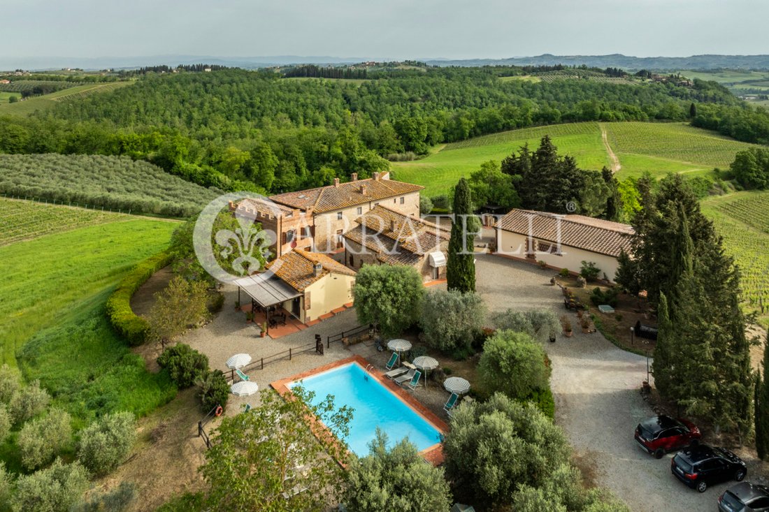 Country House in San Gimignano, Tuscany, Italy 2 - 13608137