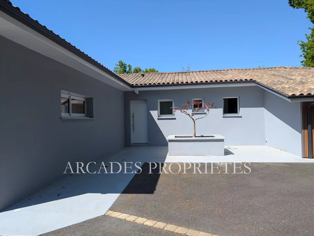 Villa in Saint-Sulpice-et-Cameyrac, Nouvelle-Aquitaine, France 3 - 17104425