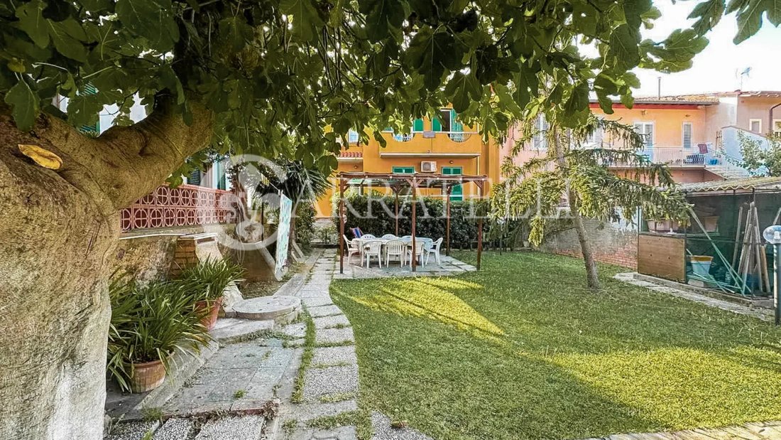 Villa in Cecina Centro, Cecina, Tuscany 3 - 15722545