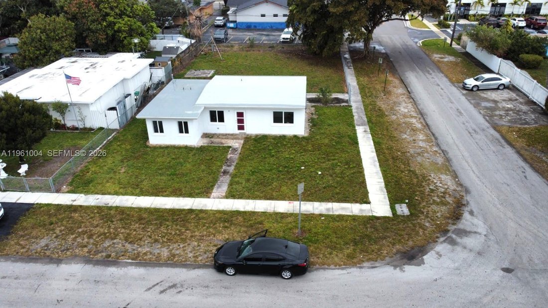 House in Hialeah, Florida, United States 5 - 17102195