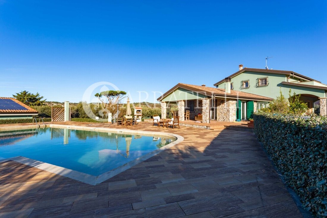 Villa in San Vincenzo, Tuscany, Italy 2 - 11355163
