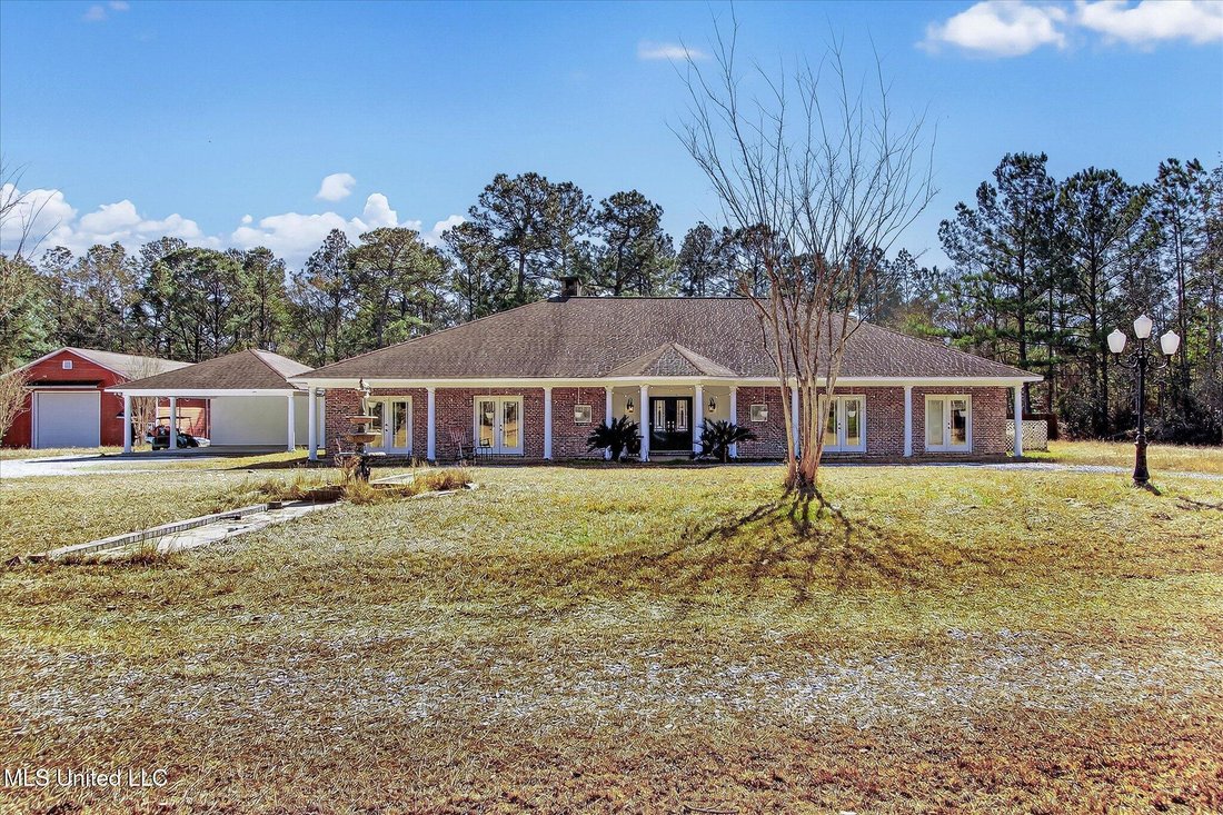 House in Gulfport, Mississippi, United States 1 - 17104108