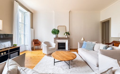Apartment in Hôtel de Ville-Quinconce-Saint Seurin-Fondaudège, Bordeaux, France 1