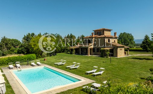 Villa in Castiglione del Lago, Umbria, Italy 1