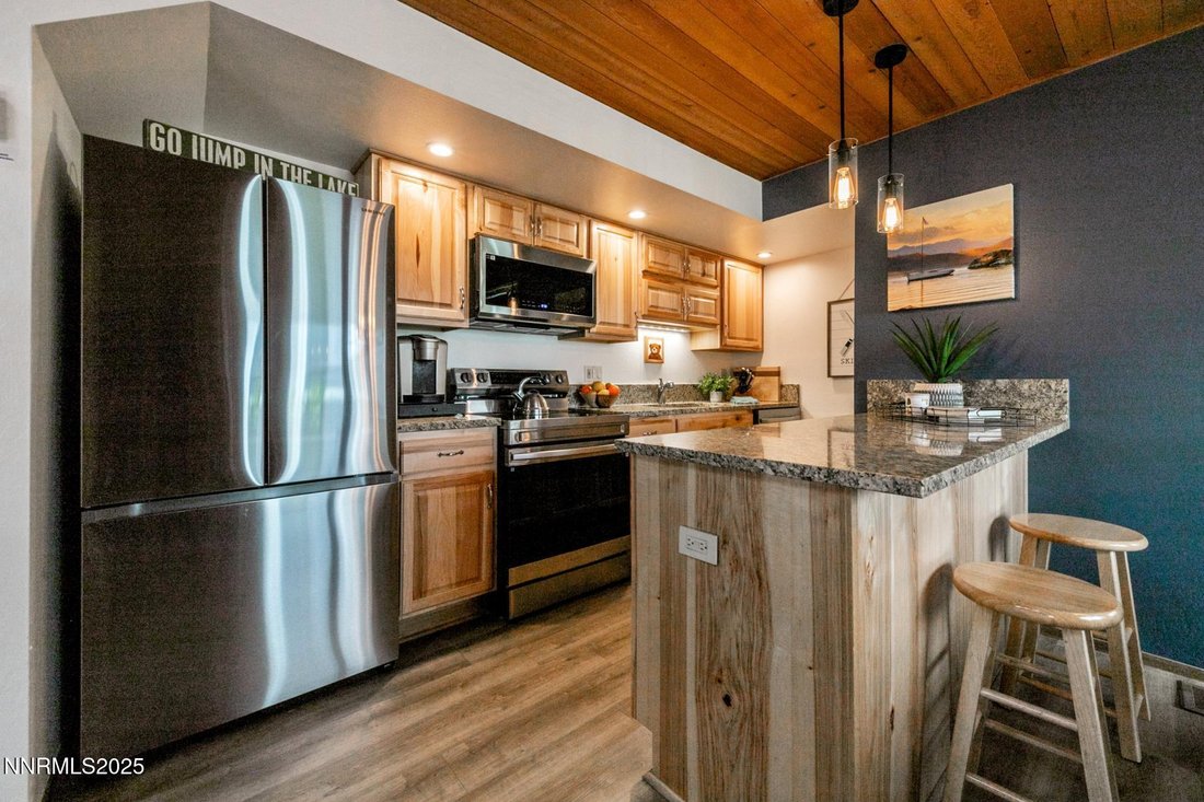 Condo in Incline Village, Nevada, United States 3 - 17103140