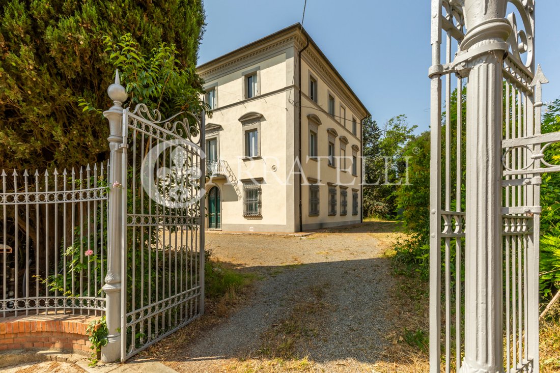 Villa in Castiglione del Lago, Umbria, Italy 2 - 14590328
