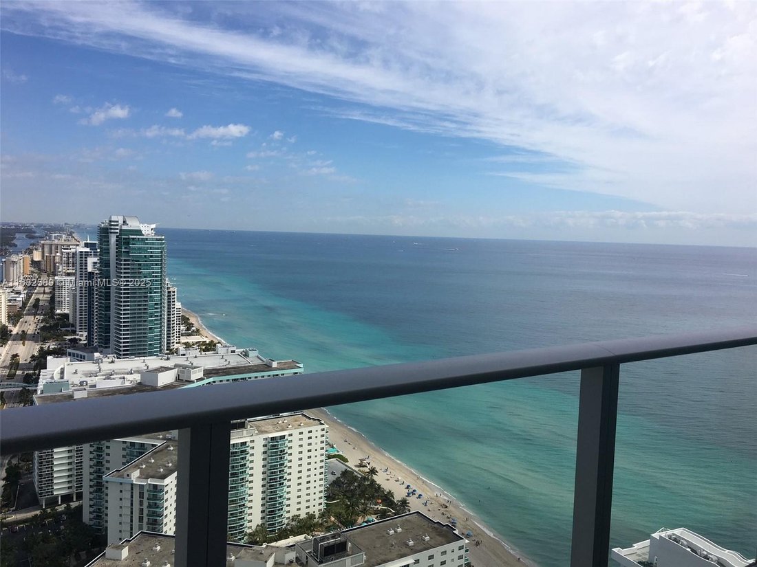 Co Op in Hallandale Beach, Florida, United States 5 - 14870460