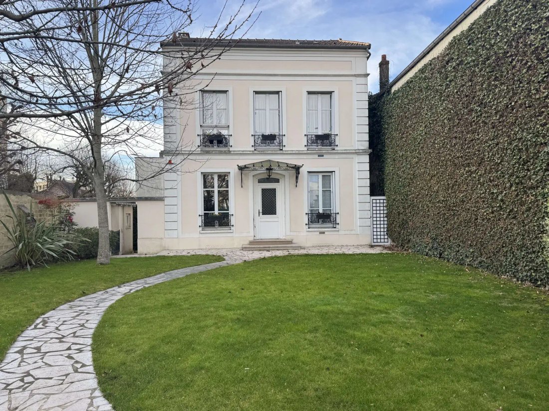 Villa in Forêt, Saint-Germain-en-Laye, France 1 - 17128241