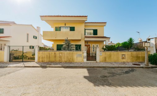 Villa in Azeitao (Sao Lourenco e Sao Simao), Setubal, Portugal 1