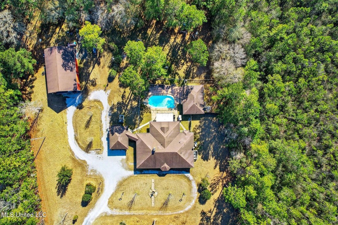 House in Gulfport, Mississippi, United States 2 - 17104108