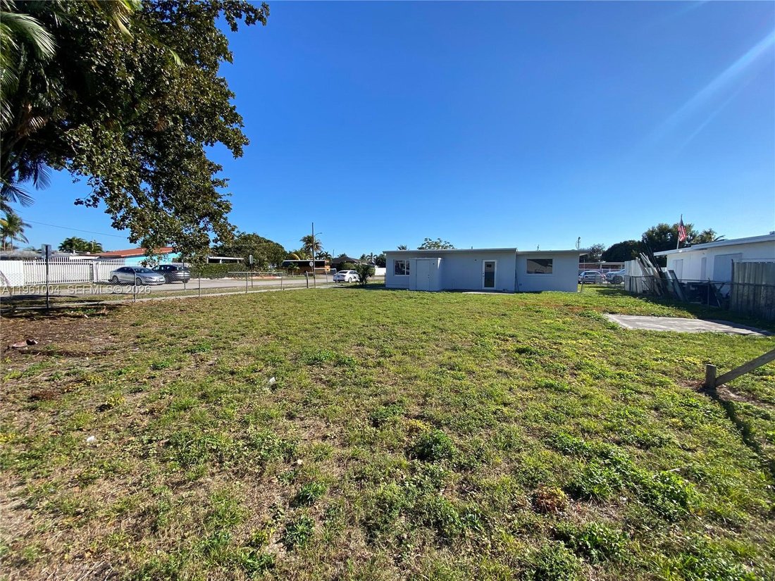 House in Hialeah, Florida, United States 3 - 17102195