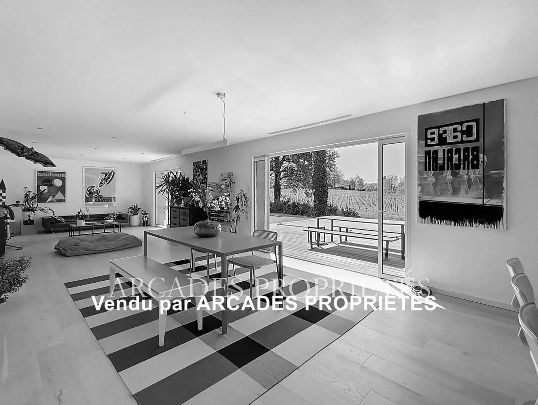 Villa in Saint-Sulpice-et-Cameyrac, Nouvelle-Aquitaine, France 1 - 17104425