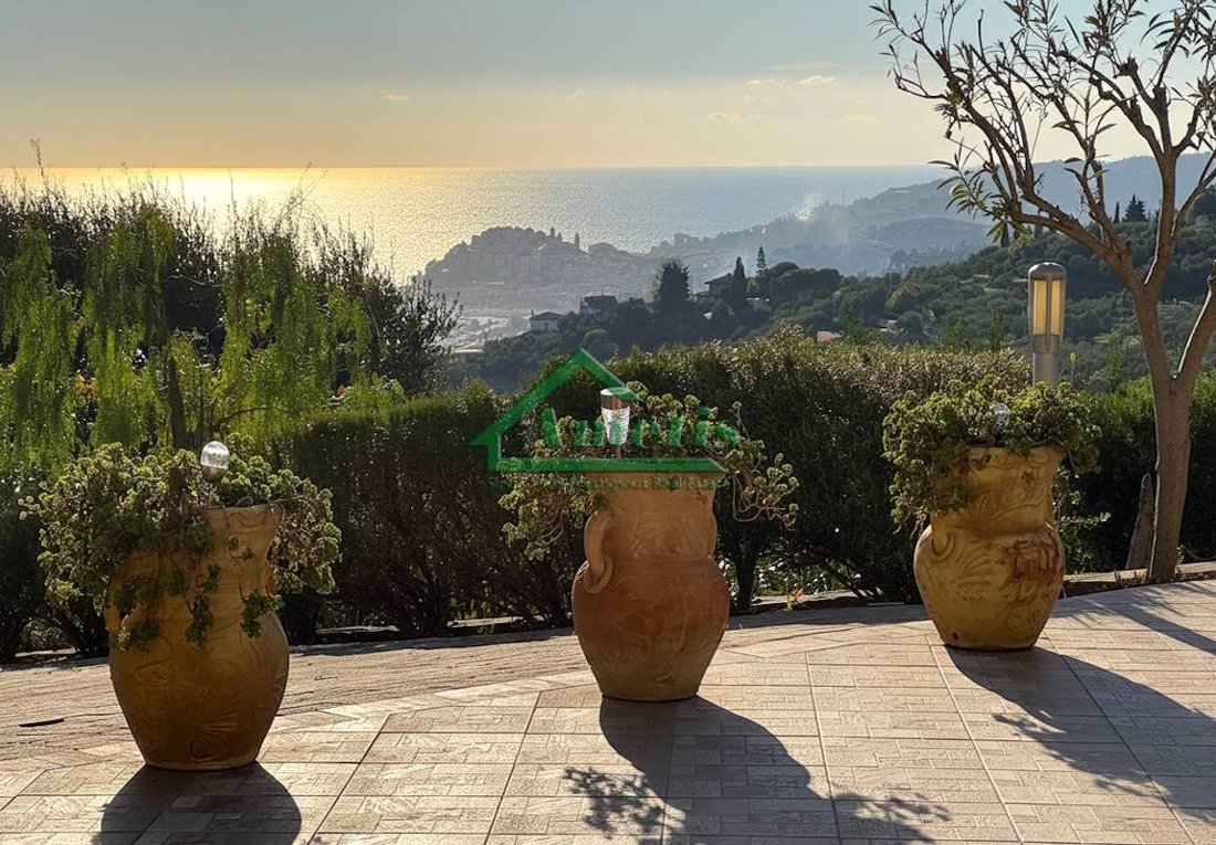 Villa in Oneglia, Imperia, Liguria 1 - 17110989