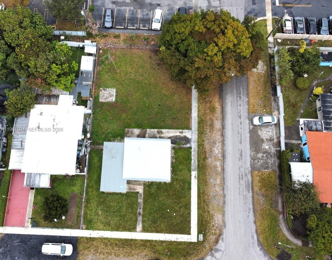 House in Hialeah, Florida, United States 1 - 17102195