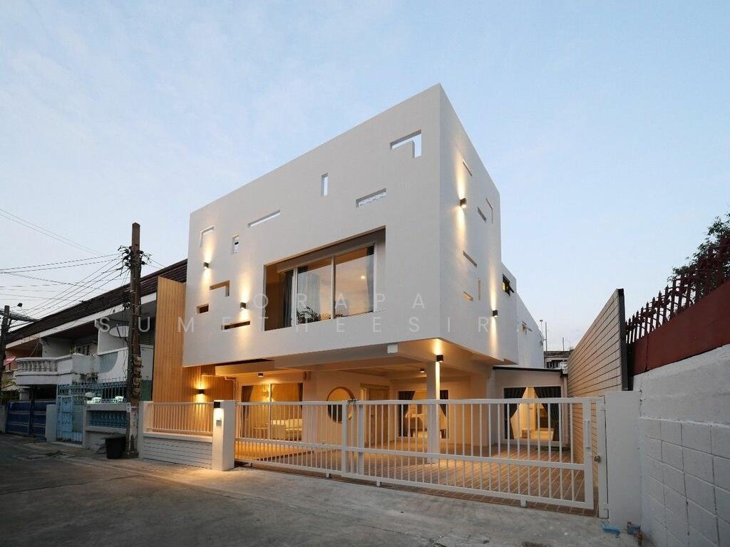 Townhouse in Phra Khanong Nuea, Bangkok, Thailand 3 - 17130682