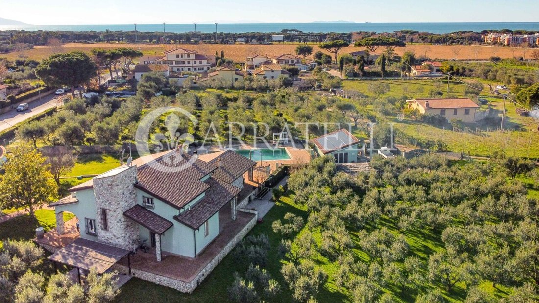 Villa in San Vincenzo, Tuscany, Italy 1 - 11355163