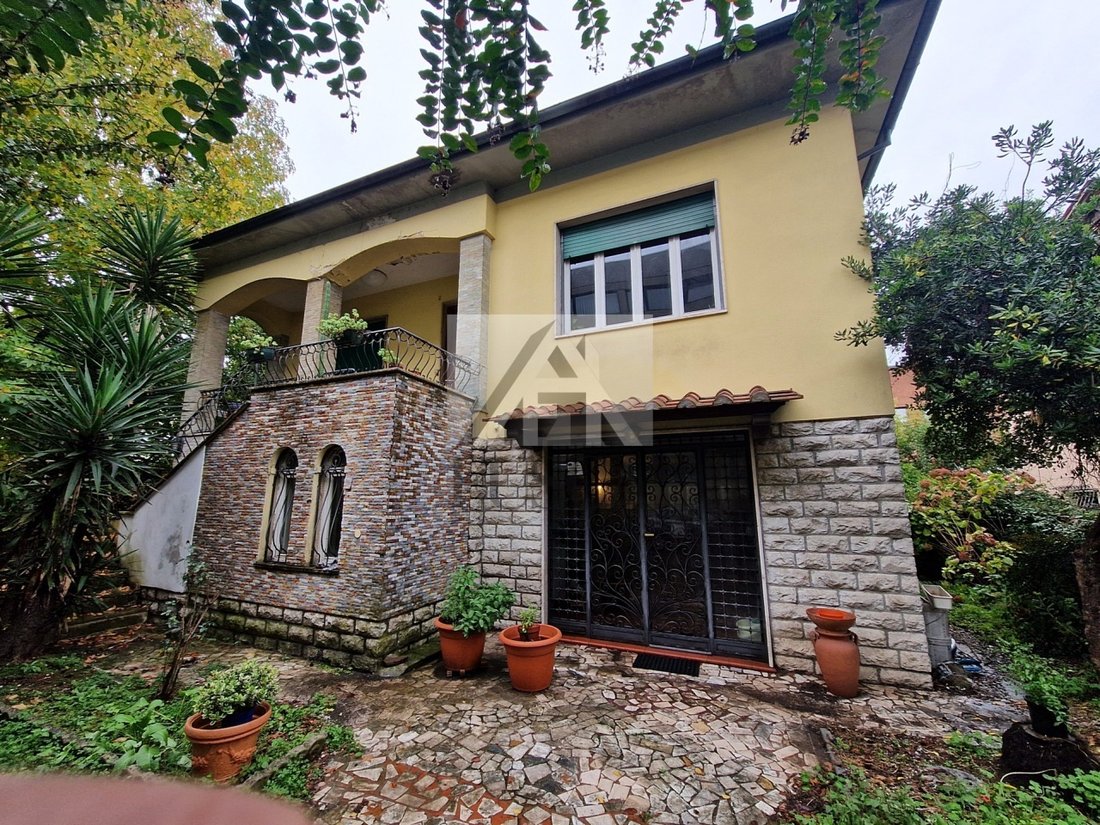 Villa in Sant'Anna, Lucca, Italy 1 - 16659530