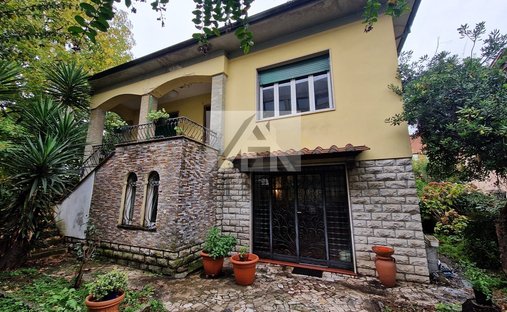 Villa a Sant'Anna, Lucca, Italia 1