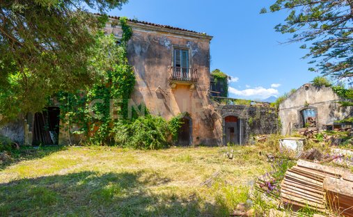 Corps de ferme à Pennisi-Santa Maria Ammalati-Piano d'Api, Acireale, Sicile 1
