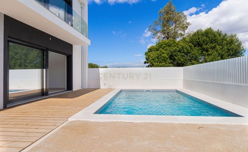 Villa in Lagoa De Albufeira, Setubal, Portugal 1